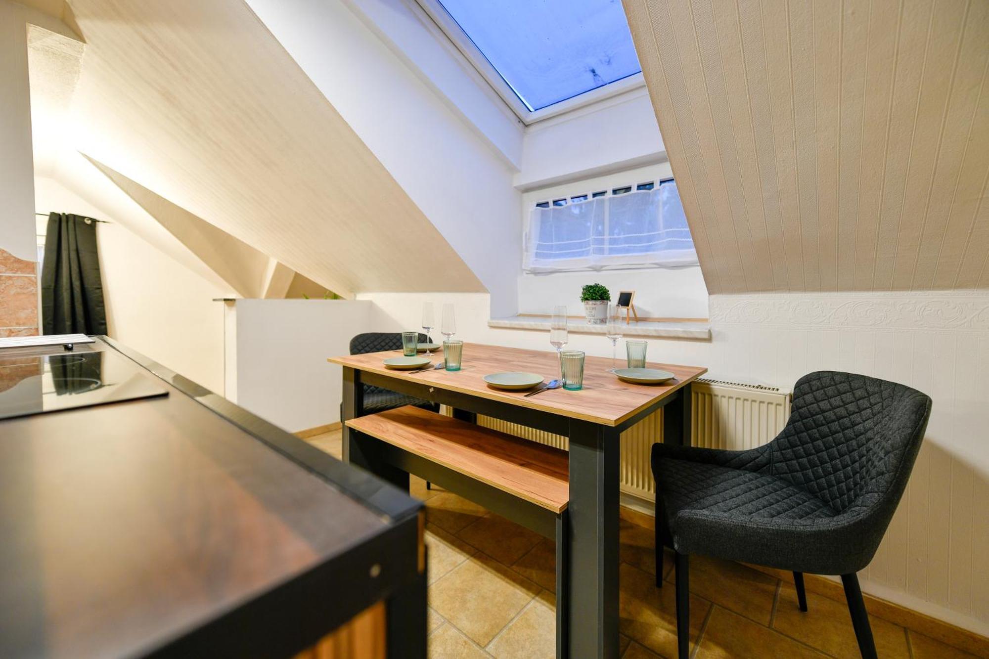 Grosses Spree Apartment, 3 Schlafzimmer Bis 10 Personen, 4X Kfz Parkplatz, Terrasse, Waschtrockner, Wlan, Netflix Cottbus Kültér fotó